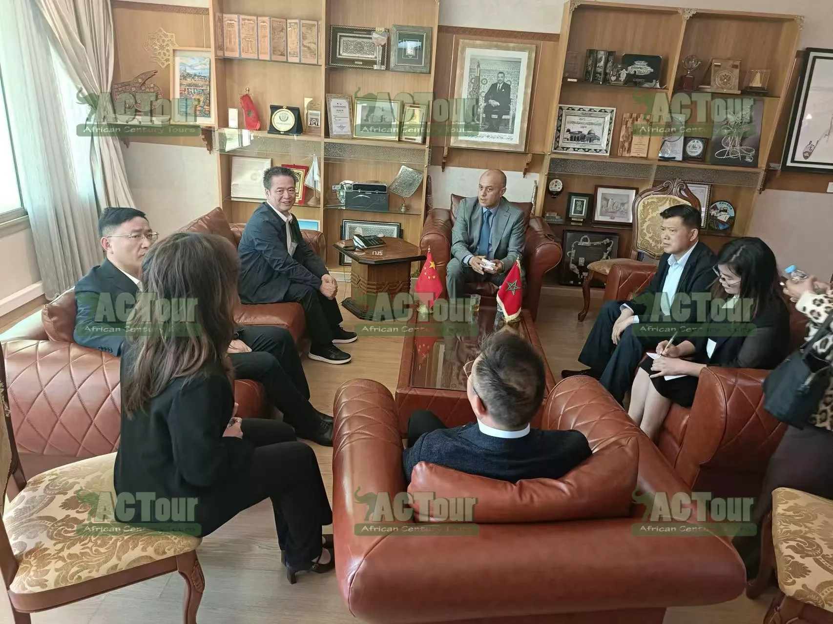 菲斯市政府公务.jpg
